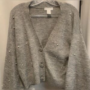 H&M Women’s Gray, Pearl, Cropped Cardigan Sweater, 3 Fabric Buttons; Size Small